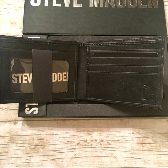 Steve Madden Men’s Wallet and Key Chain Set - Picture 7 of 8